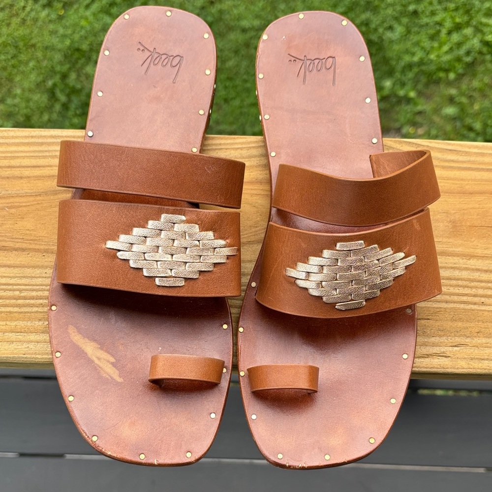 beek Leather Sandals with Gold Accents women’s size 9